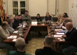 El Ple de Teià aborda la gestió municipal i la incorporació d’un nou fons cultural per a la Biblioteca de Can Llaurador