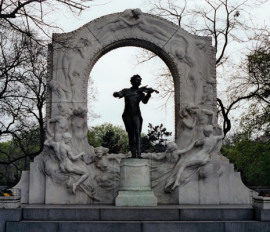 web Johann Strauss Monumento.jpg